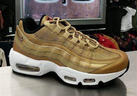 nike sie max 95 7 gold|air max 95 metallic gold.